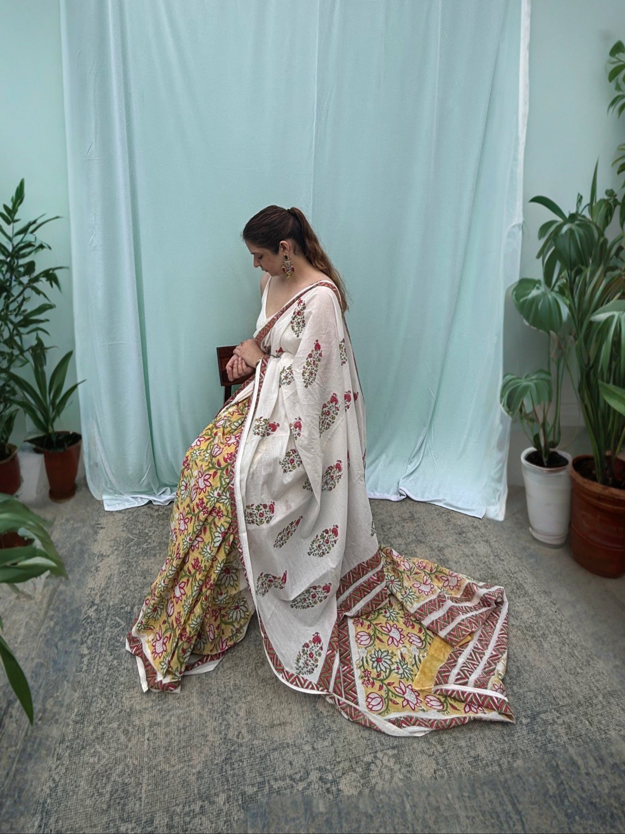 white cotton mulmul saree 1